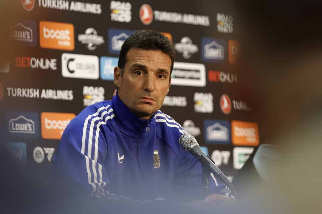 "Me jodió": el rotundo descargo de Scaloni ante los rumores sobre Messi thumbnail