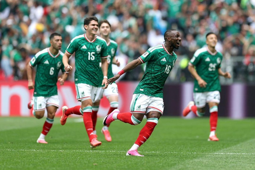México le ganó con autoridad a Sudáfrica en el partido inaugural del Mundial thumbnail
