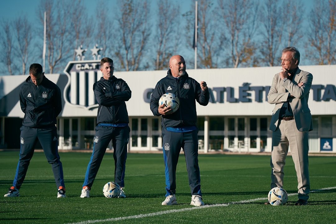Primer refuerzo para Sampaoli: Talleres confirmó la llegada de un arquero campeón thumbnail