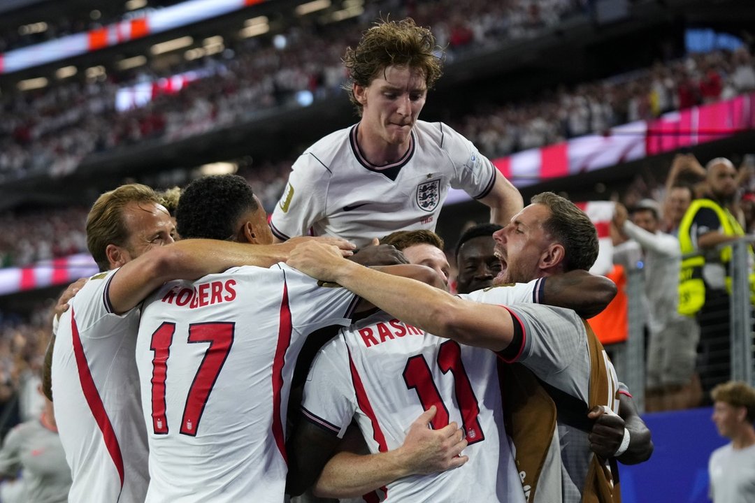 Verlo es un placer: una figura de la selección de Inglaterra se rindió a los pies de Messi thumbnail