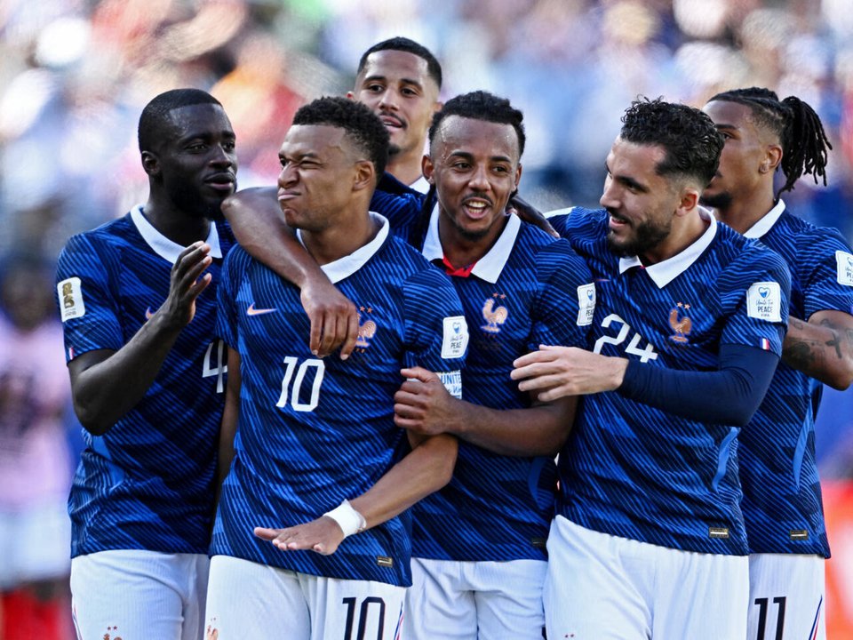 Duelo europeo: Francia enfrenta a Suecia por el pase a los octavos del Mundial thumbnail