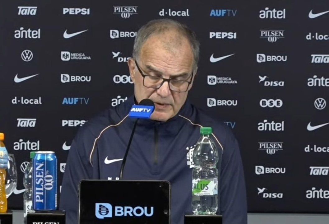 Bielsa se disculpó por su mal humor y admitió el profundo dolor tras la derrota thumbnail