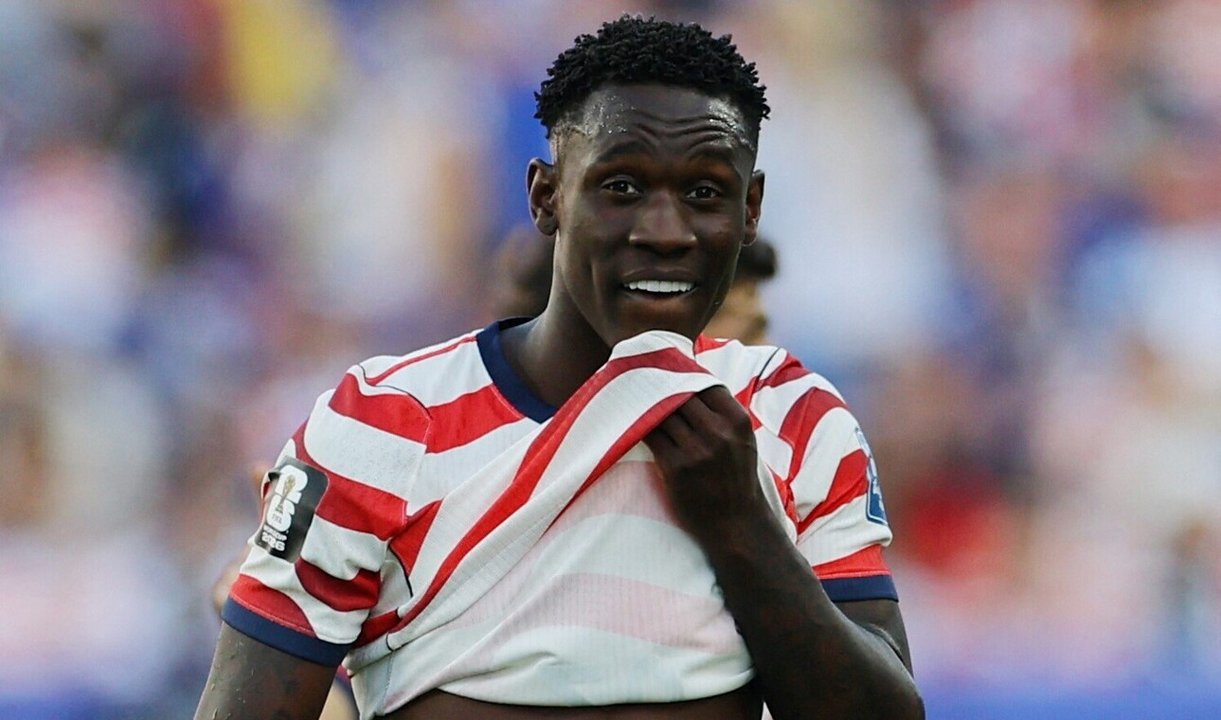 Polémica expulsión de Balogun: el VAR determinó roja y Estados Unidos pierde a su goleador para octavos thumbnail