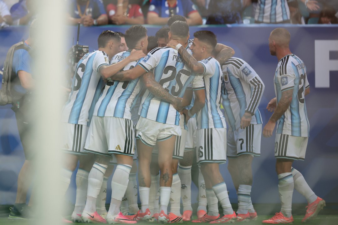 Argentina sufrió, dio vuelta un partido increíble y se metió en cuartos del Mundial thumbnail