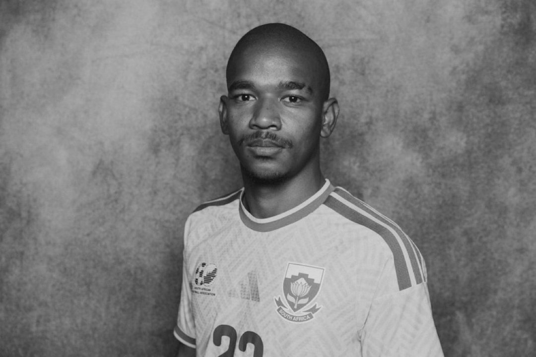 Conmoción en el fútbol: murió Jayden Adams tras disputar el Mundial con Sudáfrica thumbnail