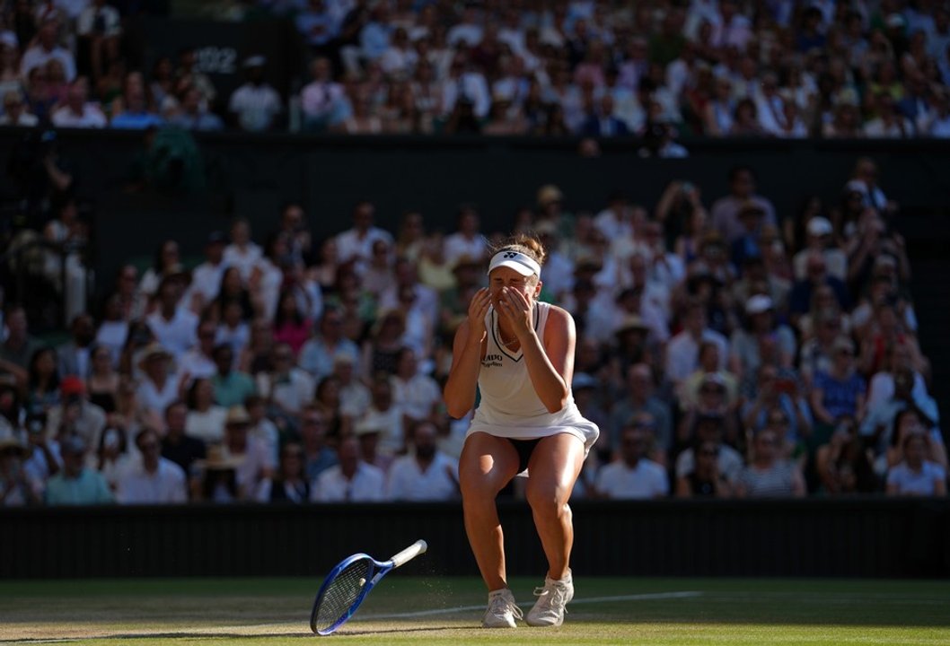 Linda Nosková hace historia en Wimbledon y conquista su primer Grand Slam thumbnail