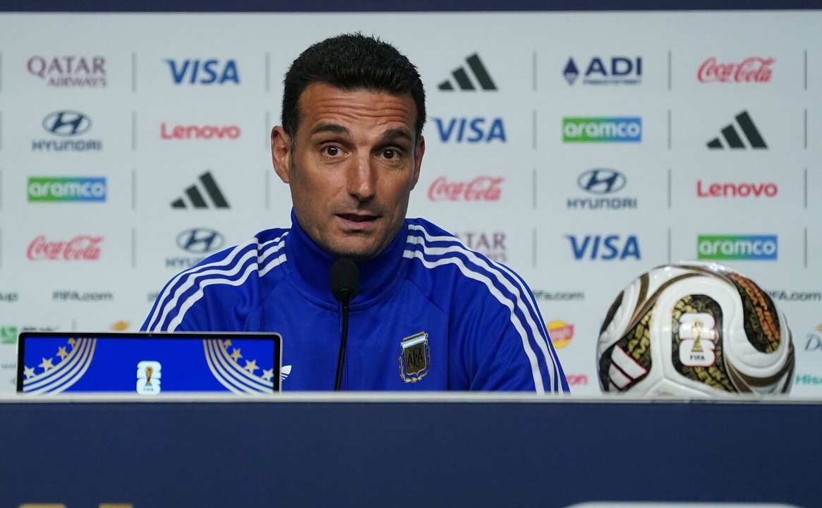 Scaloni prepara la final ante España: entre el enigma físico de sus dirigidos y el deseo de un país unido thumbnail