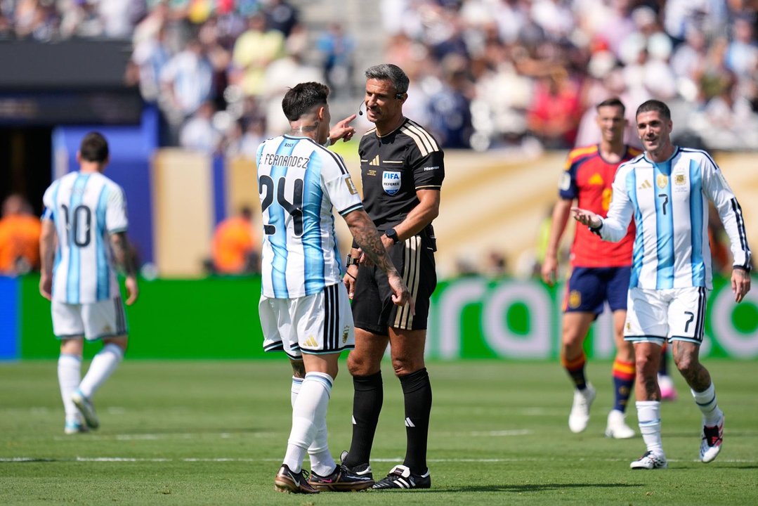 Enzo Fernández vio la roja y dejó a la Argentina con uno menos en la final del Mundial thumbnail