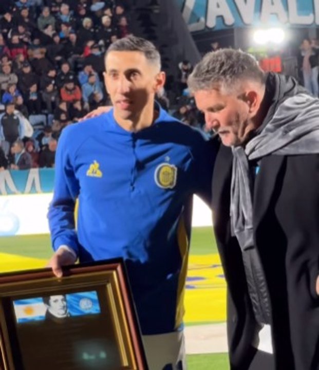 Di María: Homenaje, fútbol y una confesión sobre Messi thumbnail