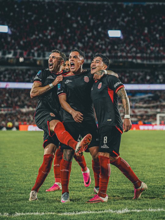 Un ex Boca amargó el debut de River en el Clausura thumbnail