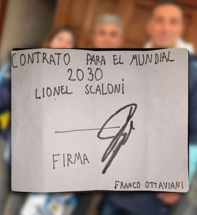 El niño que logró lo imposible: Scaloni firmó hasta 2030 thumbnail