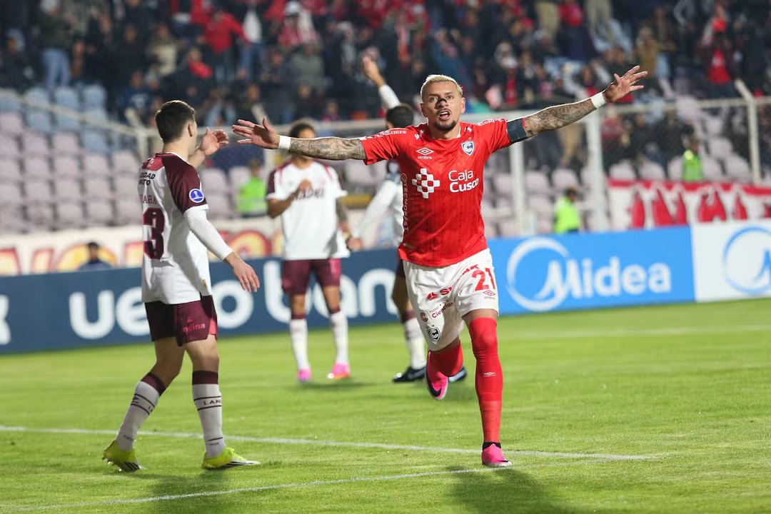 Pesadilla en las alturas: Lanús se despidió del torneo continental thumbnail