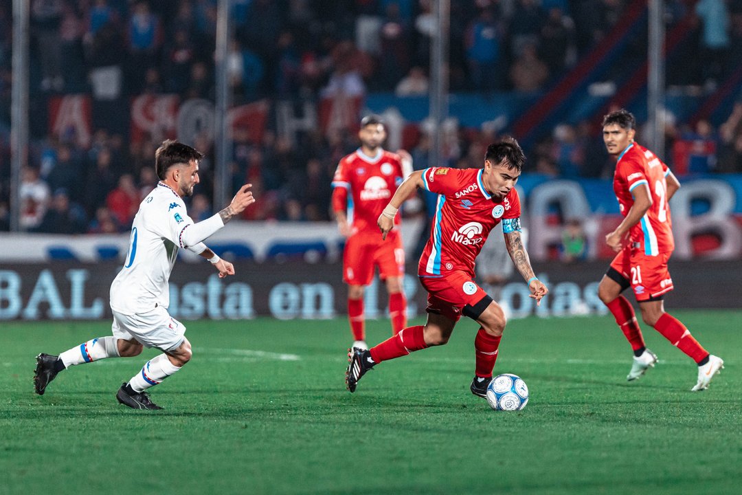 Cardozo contuvo un penal y Belgrano se trajo un punto de Victoria thumbnail