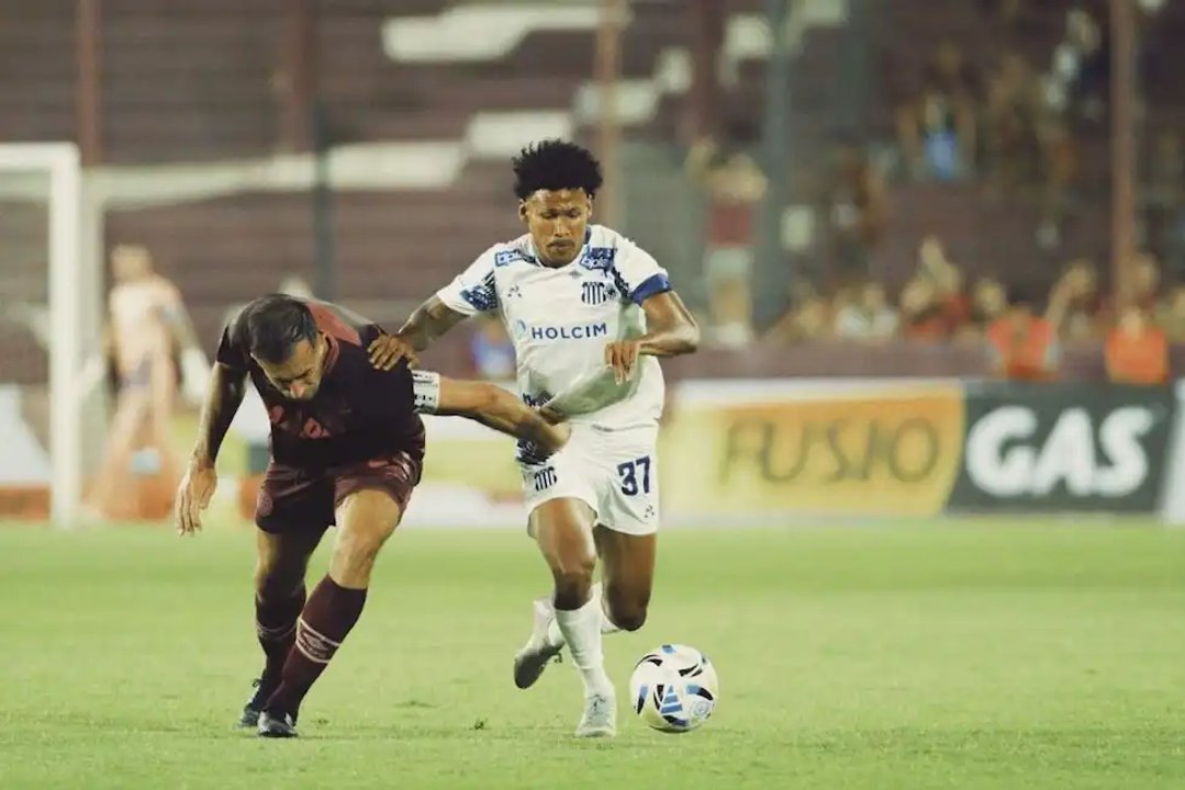 Lanús derrota a Talleres 3 a 0 en el Kempes thumbnail