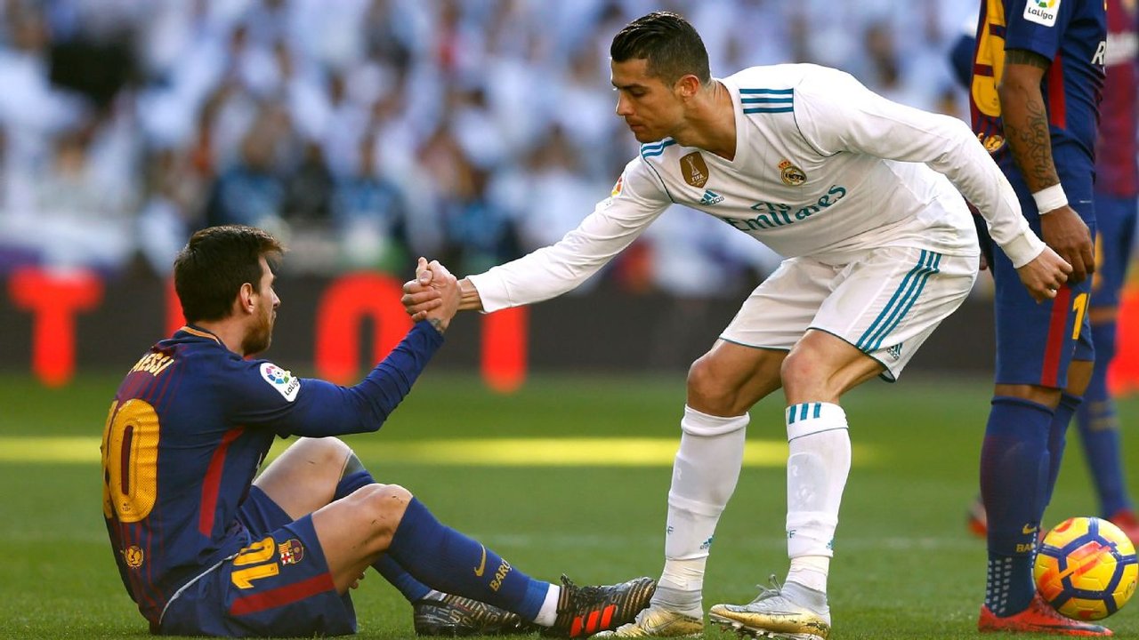 Cristiano Ronaldo sorprendió con un mensaje a Messi en la despedida a su papá thumbnail