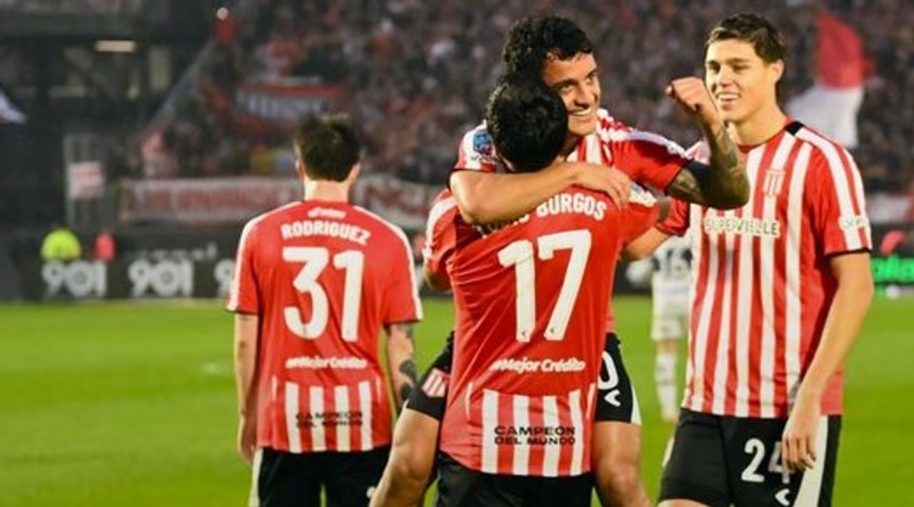 Estudiantes goleó a Gimnasia en una tarde de fiesta y de paternidad histórica thumbnail