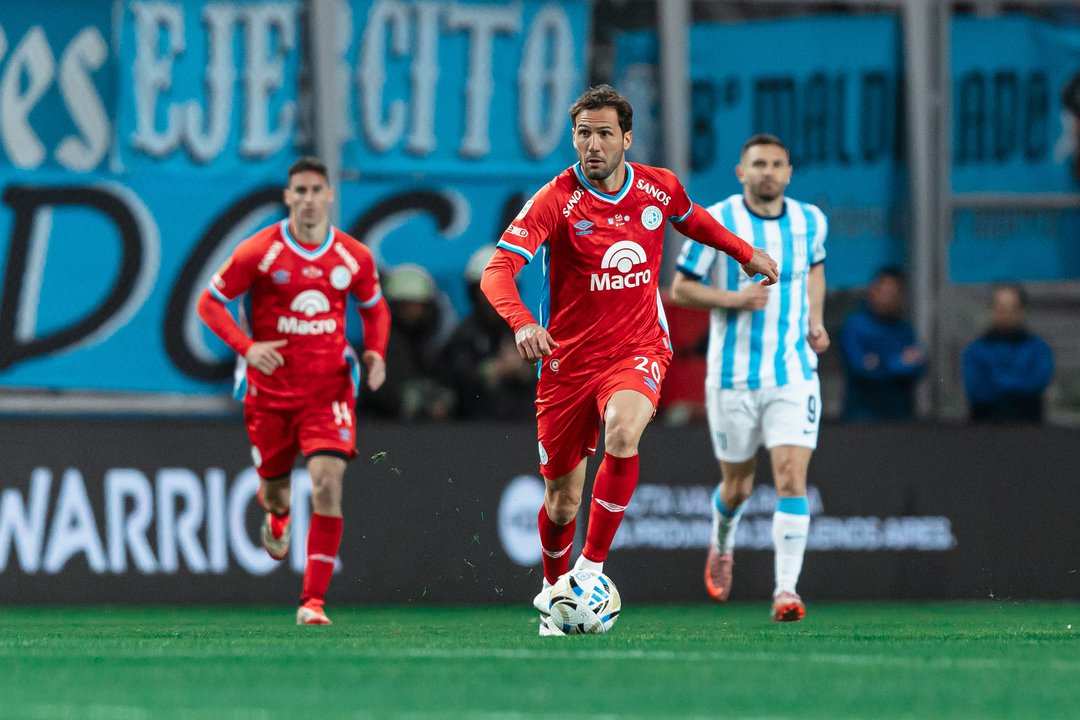 La ilusión de Belgrano se apagó en La Pedrera: un error tempranero y el VAR dictaron sentencia ante Racing thumbnail