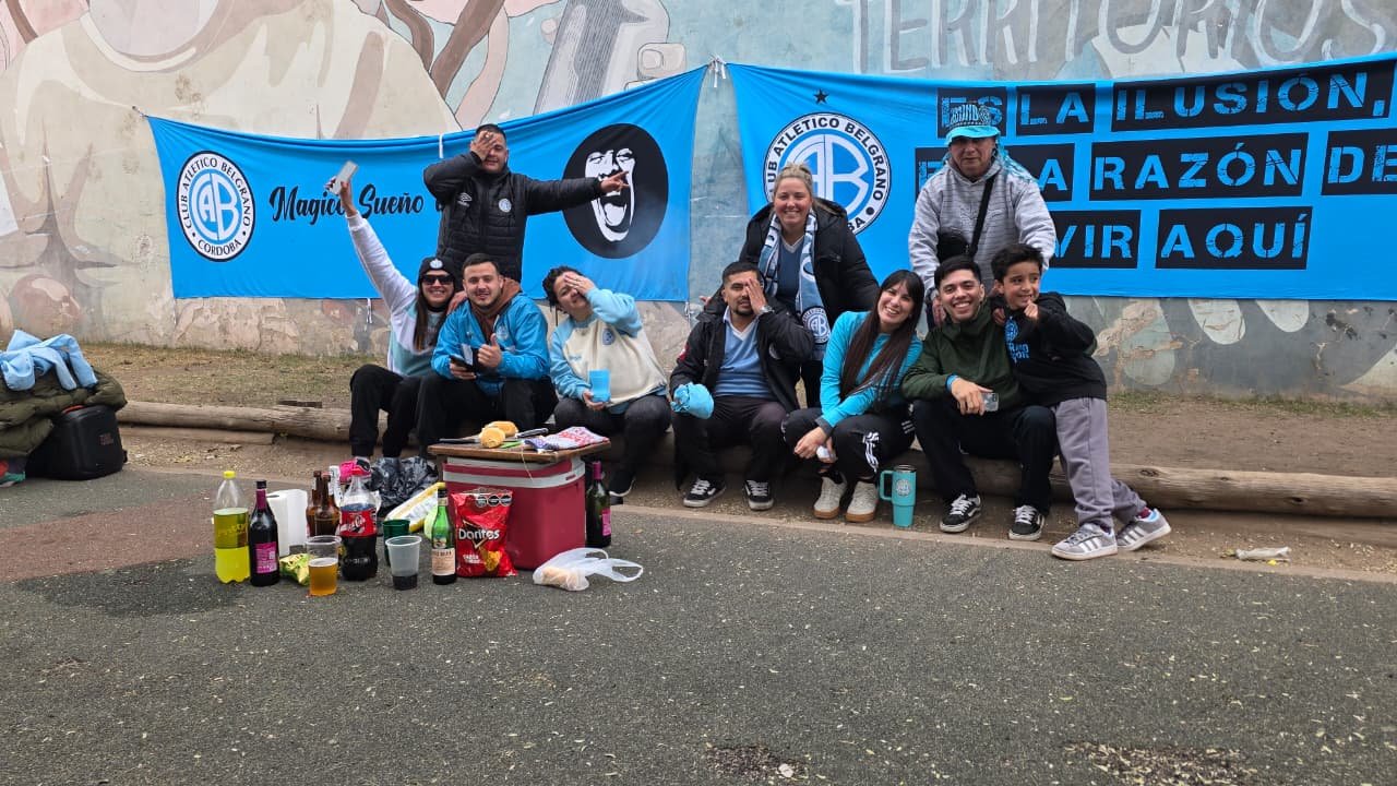 El color de la previa en Alberdi: mucho aliento en un partido clave para Belgrano thumbnail