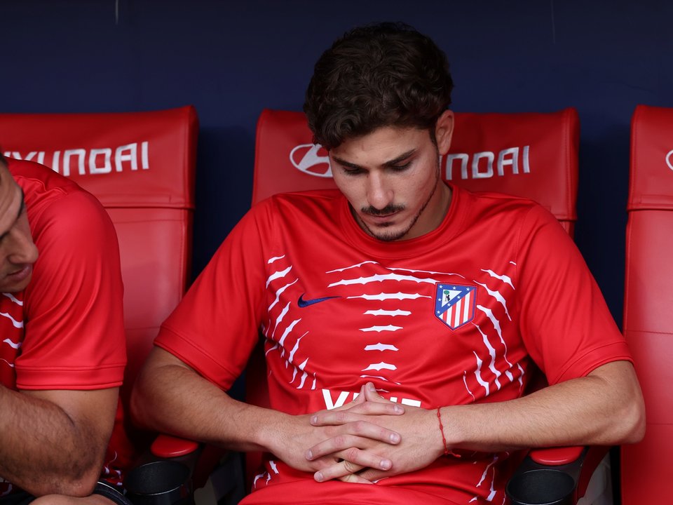 El oscuro momento de Julián Álvarez: lluvia de insultos y silbidos en el Atlético de Madrid thumbnail