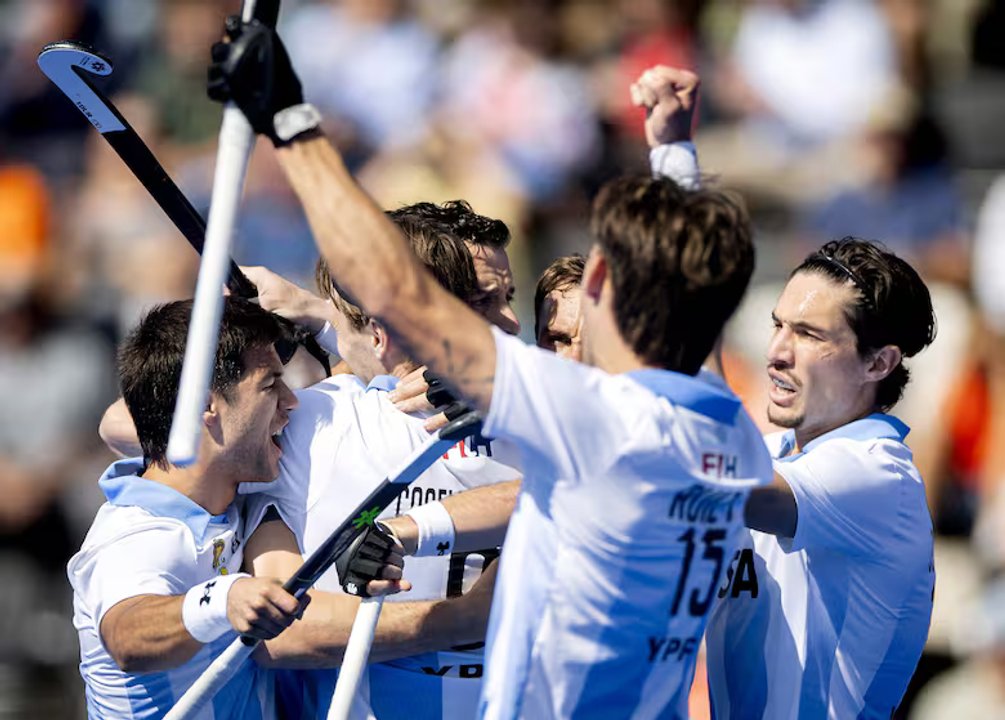 Los Leones vencieron a India 5-3 y se metieron entre los cuatro mejores del Mundial de Hockey thumbnail