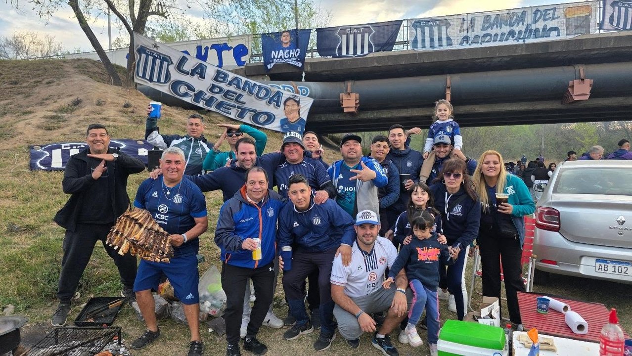Asado, fernet y aguante: los hinchas de Talleres le ponen color a la previa en el Kempes thumbnail