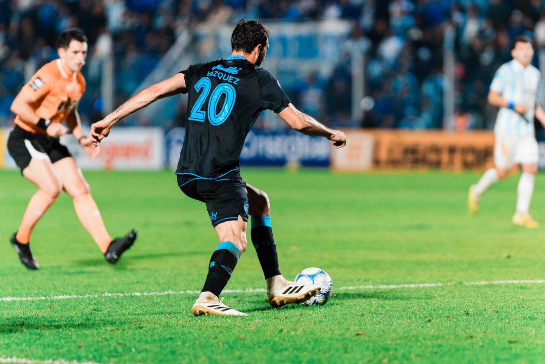 Con el 'Mudo' Vázquez, encendido pero sin gol: Belgrano empató en Tucumán thumbnail