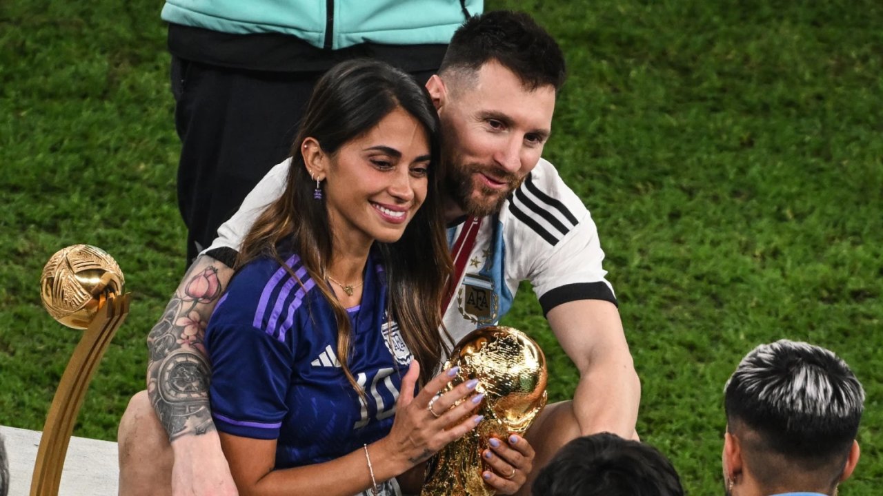 La emotiva carta de Antonela a Messi tras su despedida de la Selección thumbnail