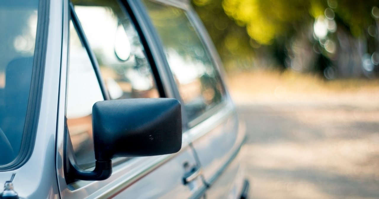 Dejó el auto con las llaves puestas y las puertas abiertas: la aseguradora no le cubrirá el robo