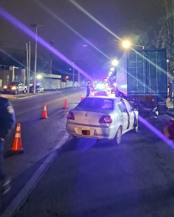 Accidente fatal en Córdoba: murió un conductor tras chocar contra un camión