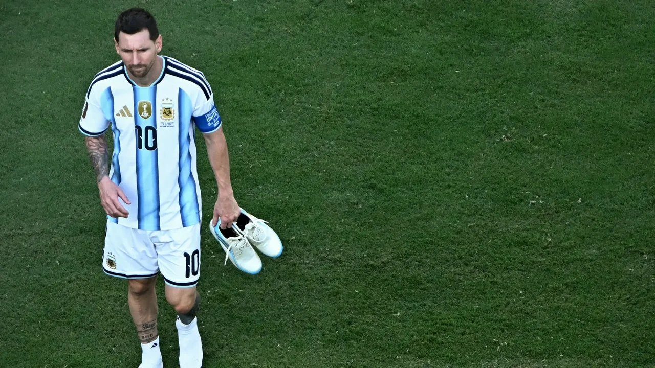 El fin de una era dorada: la Selección Argentina se reúne en Ezeiza entre la nostalgia y el homenaje a Lionel Messi thumbnail