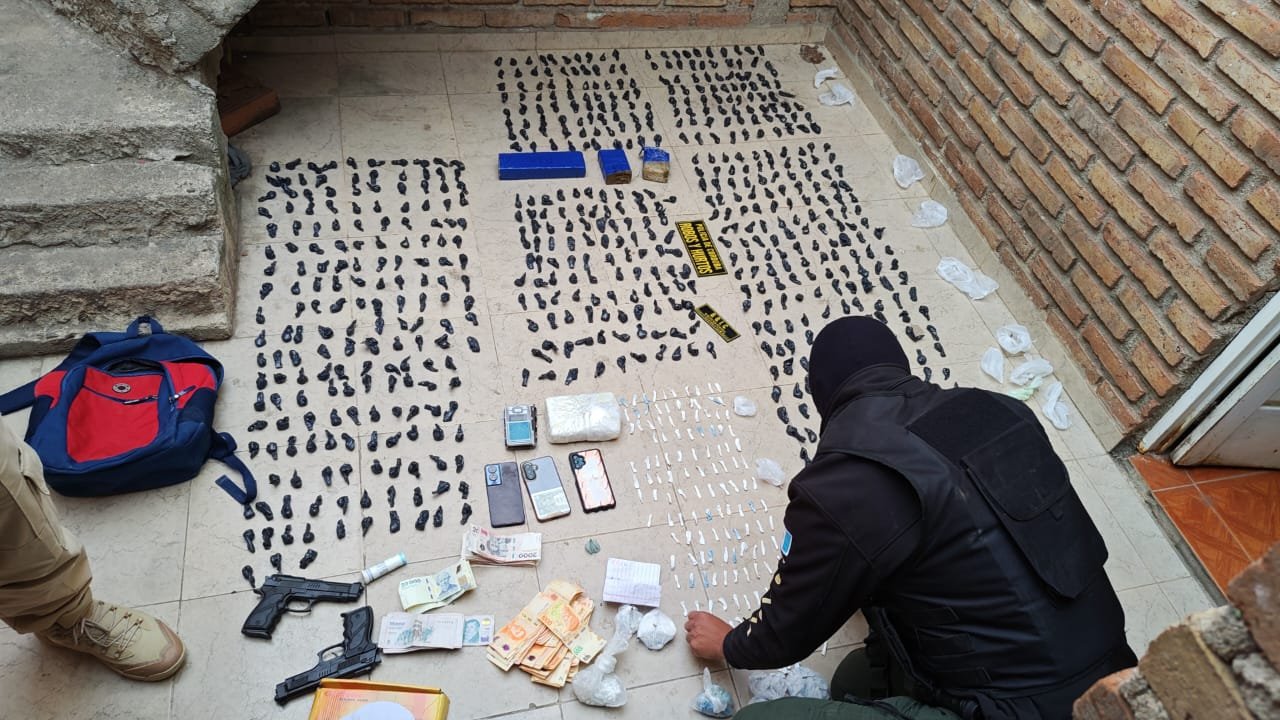 Operativos en Córdoba: múltiples allanamientos, 23 detenidos y secuestro de drogas
