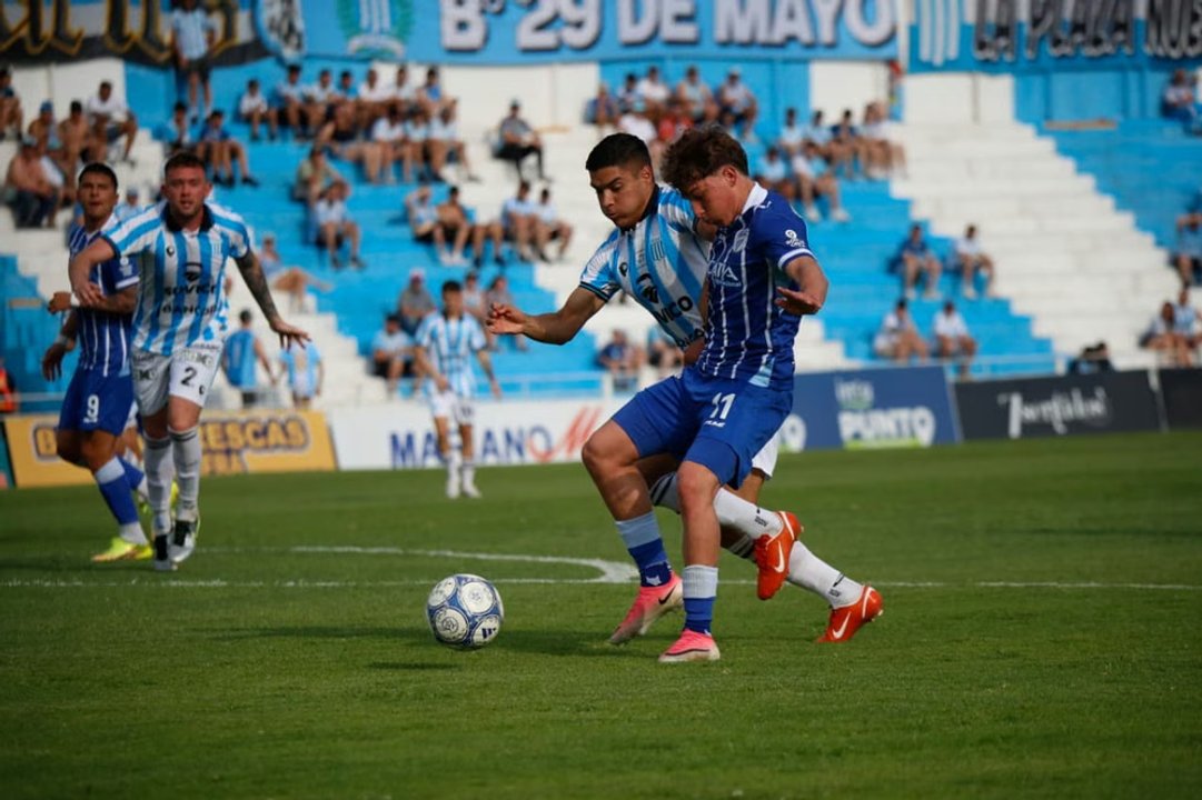 Racing lo perdía ante Godoy Cruz, reaccionó y rescató un punto en Nueva Italia thumbnail