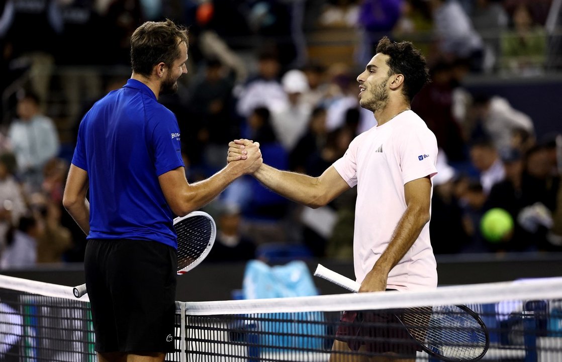 Cerúndolo cayó ante Medvedev en los cuartos de final del ATP de Beijing thumbnail