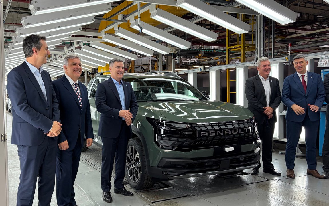 Martín Llaryora presentó la nueva pick-up “Niágara” que se producirá en Córdoba