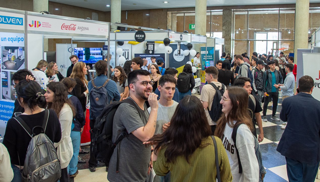 Comenzó la Feria de Empleo en la UNC: empresas, entrevistas laborales y exposiciones