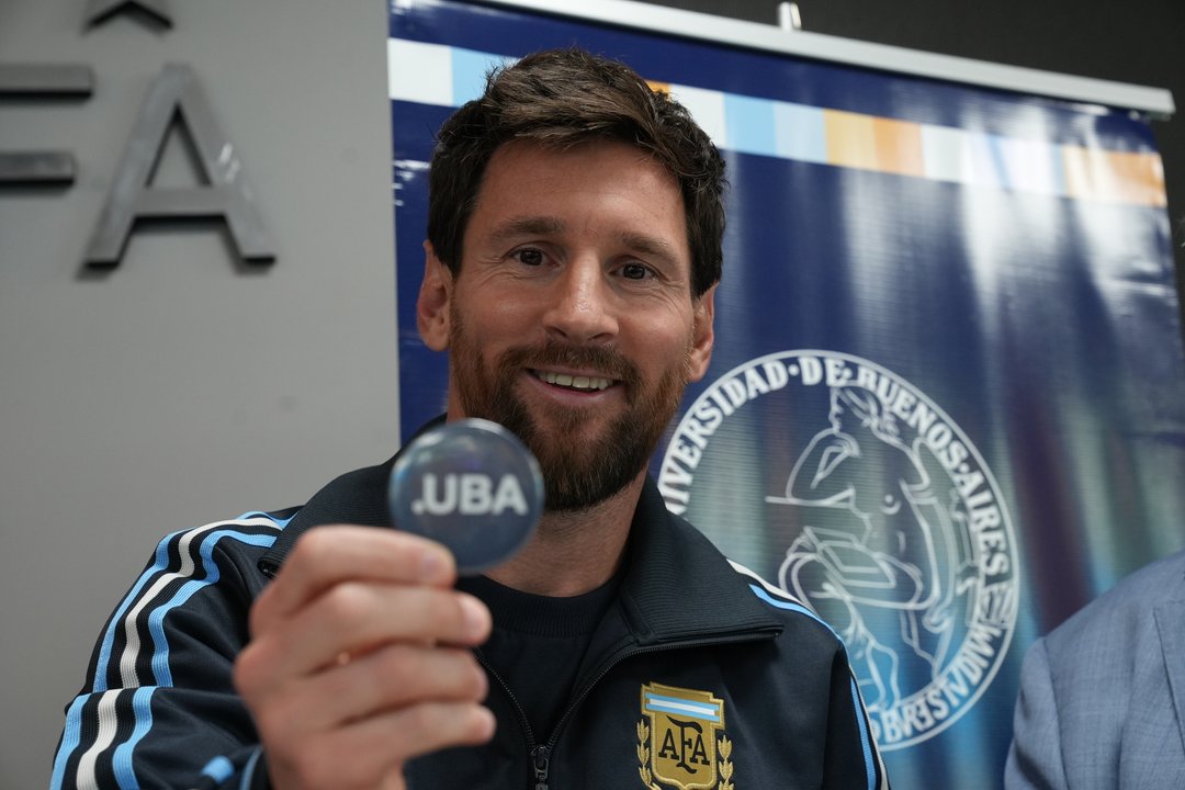 Messi, doctor: la UBA le otorgó su máximo título honorífico al mejor jugador del mundo thumbnail