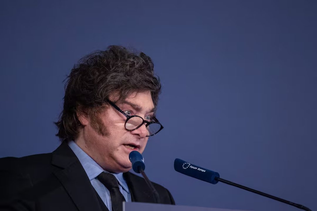Javier Milei se aferra al control de la inflación pero la agenda social está cambiando, según las últimas encuestas