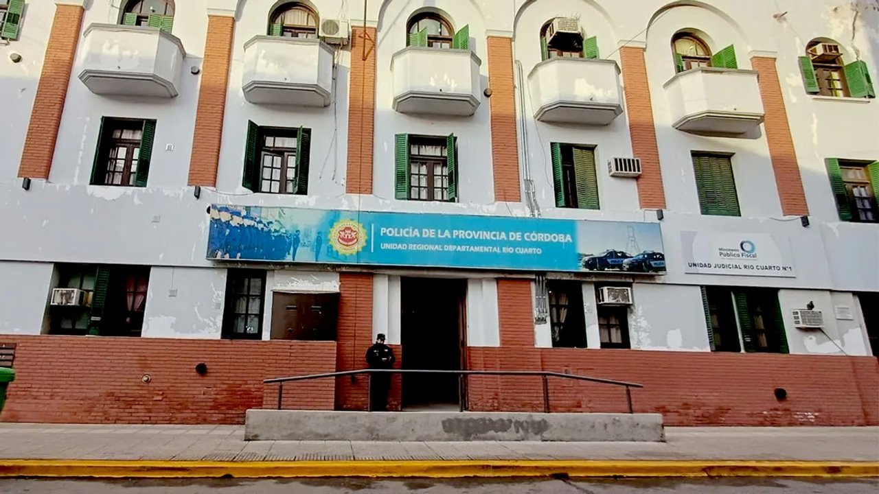 Río Cuarto: liberaron por error a un detenido y hay tres policías sumariados